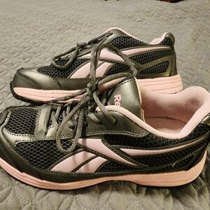 Womens Reebok steel toed tennis shoes